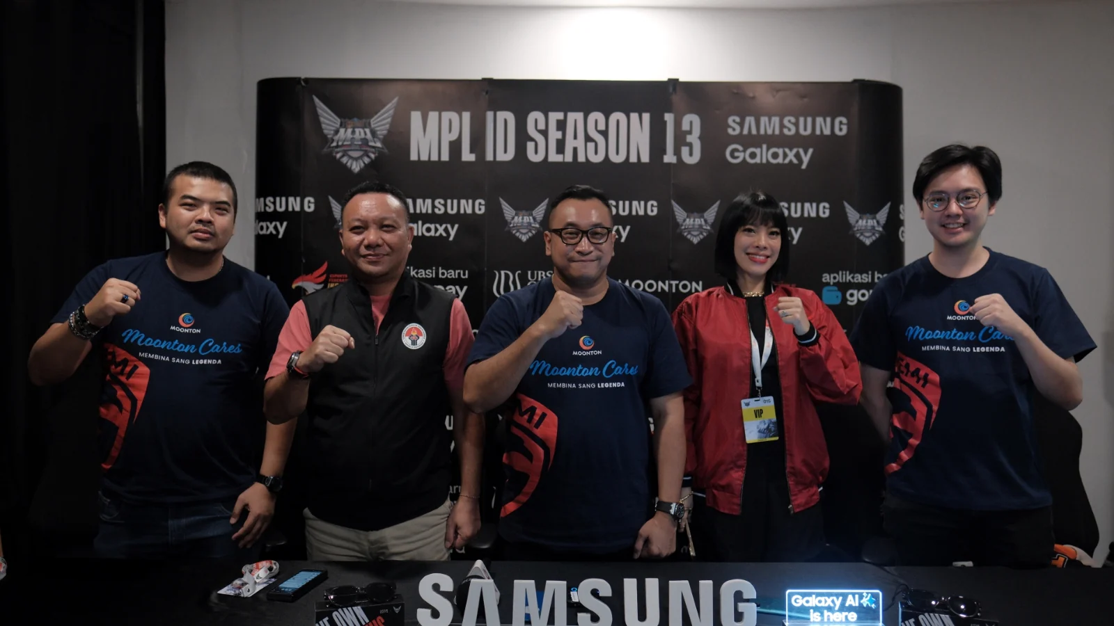 MOONTON Cares, Hope Cup, Garudaku Academy contribute RP 330 million to 420 students in East and West Java with esports support program
