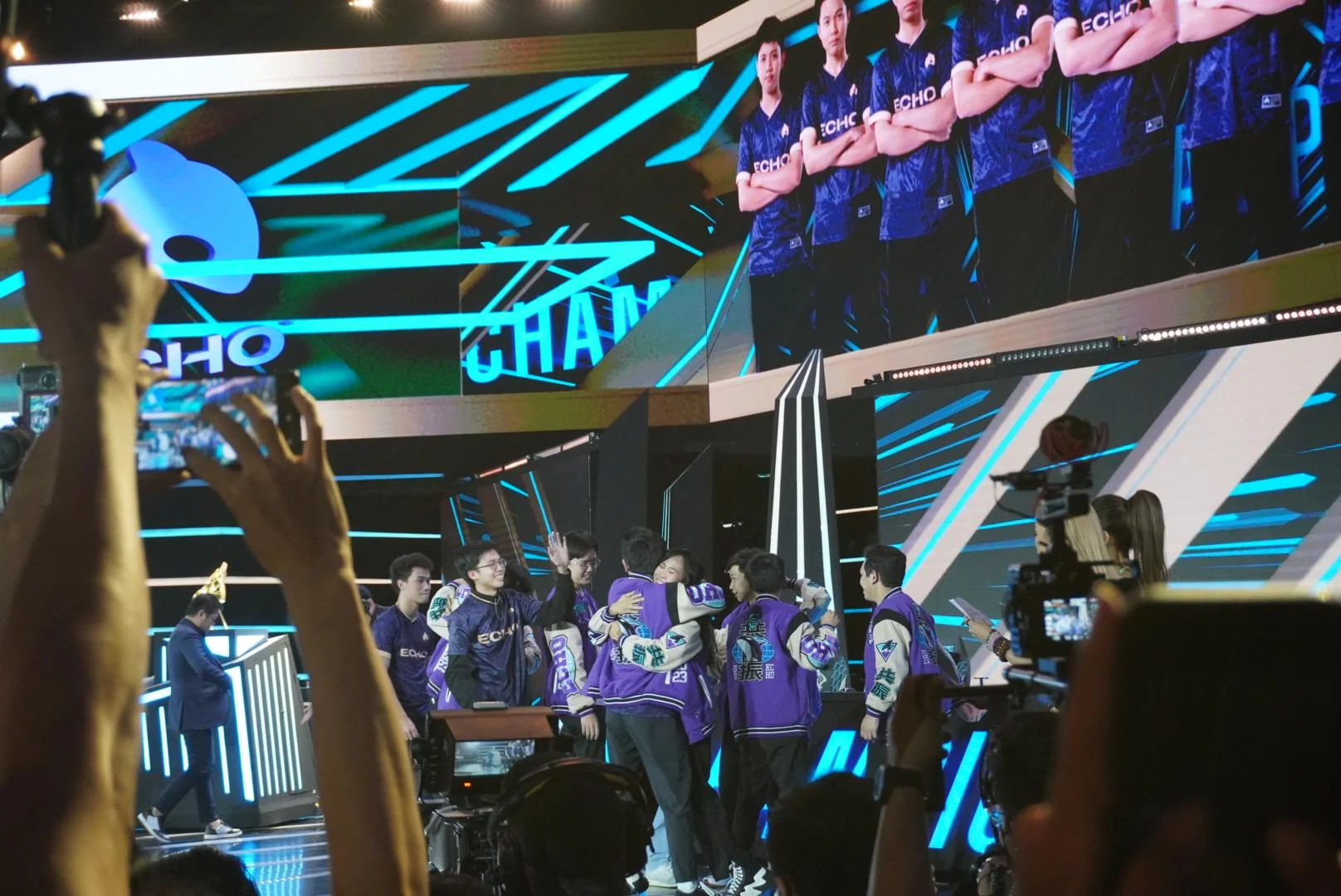 ECHO shows that they are made of greatness in the M4 World Championship!
